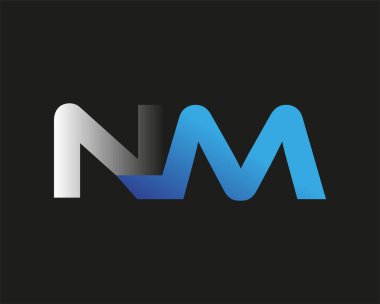 İlk harf NM logotype şirketinin adı mavi ve gümüş rengi desenli. Siyah arkaplanda izole.