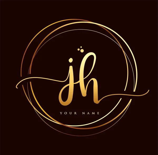 JH İlk El yazısı Logosu Altın Rengi. El yazısı harfleri. Siyah arka planda izole edilmiş logo, kadın ve lüks logo tasarımı..