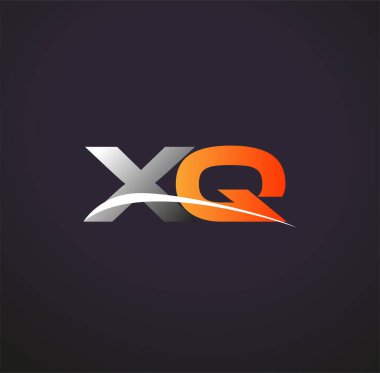 İlk harf XQ logotype şirketinin adı renkli gri ve turuncu renkte. Siyah arkaplanda izole.