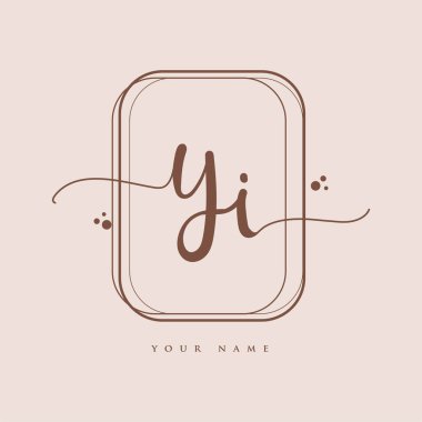 İlk el yazısı logosu. El yazısı harfleri. Logo markalaşması, kadın ve lüks logo tasarımı. Zarif arka planda izole edilmiş..