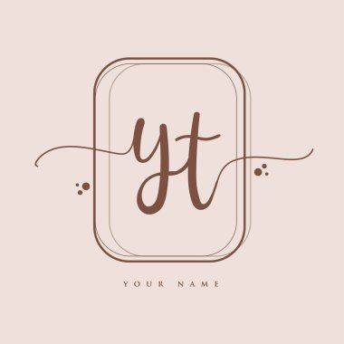 YT ilk el yazısı logosu. El yazısı harfleri. Logo markalaşması, kadın ve lüks logo tasarımı. Zarif arka planda izole edilmiş..