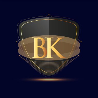 Kalkan simgesi ile ilk logo harfi BK Koyu arkaplan üzerinde izole edilmiş altın rengi, şirket kimliği için logotip tasarımı.