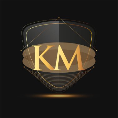 Koyu arkaplan üzerinde izole edilmiş kalkan simgesi altın rengi ile ilk logo harfi KM, şirket kimliği için logotip tasarımı.