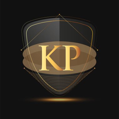 Kalkan simgesi olan ilk logo harfi KP koyu arkaplan üzerinde izole edilmiş altın renk, şirket kimliği için logotip tasarımı.