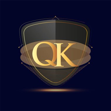 Kalkan simgesi ile ilk logo harfi QK Koyu arkaplan üzerinde izole edilmiş altın rengi, şirket kimliği için logotip tasarımı.