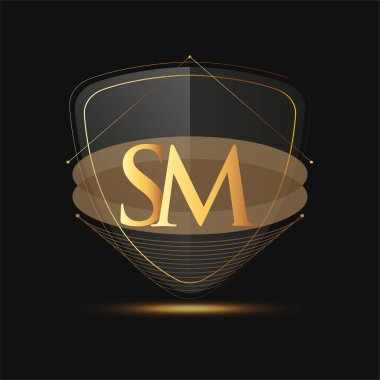 Kalkan simgesi ile ilk logo harfi SM koyu arkaplan üzerinde izole edilmiş altın renk, şirket kimliği için logotip tasarımı.