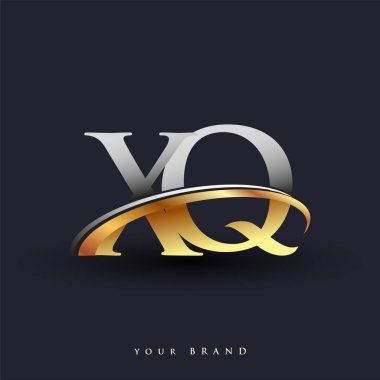 XQ 'nun ilk logo şirketi adı, beyaz arka planda izole edilmiş renkli altın ve gümüş rengi Swoosh tasarımı. iş ve şirket kimliği için vektör logosu.