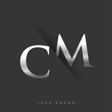 Şirketin adı için ilk logo harfleri CM, gümüş rengi ve siyah arka planda / renk tasarımı. İş ve şirket kimliği için vektör logosu.