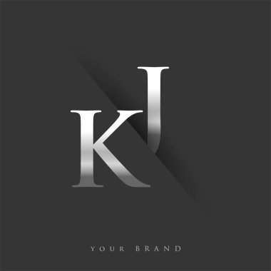 Şirketin adı, gümüş rengi ve siyah arkaplan tasarımına ait ilk logo harfi KJ. İş ve şirket kimliği için vektör logosu.
