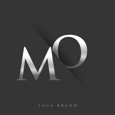 Şirketin adı, gümüş rengi ve siyah arkaplan tasarımının ilk logo harfleri. İş ve şirket kimliği için vektör logosu.