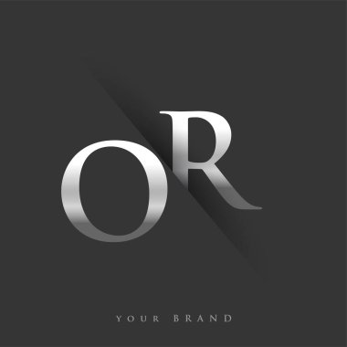 Şirketin adı, gümüş rengi ve siyah arkaplan tasarımının ilk logo harfleri. İş ve şirket kimliği için vektör logosu.