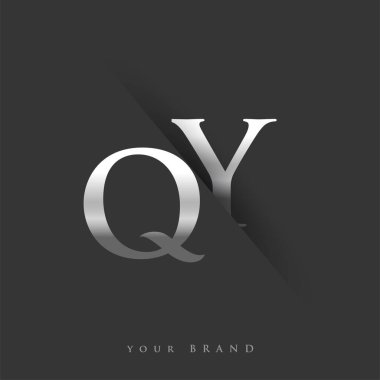 Şirketin adı, gümüş rengi ve siyah arkaplan tasarımının ilk harfi QY. İş ve şirket kimliği için vektör logosu.