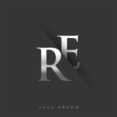 Şirketin adı, gümüş rengi ve siyah arka planda / renk tasarımı için RE logo harfleri. İş ve şirket kimliği için vektör logosu.