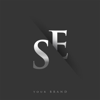 Şirket adı, gümüş rengi ve siyah arka planda slash tasarımı için SE harfi. İş ve şirket kimliği için vektör logosu.