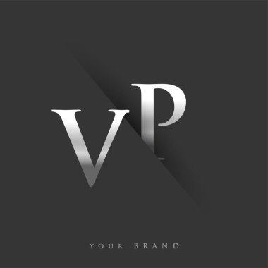 Şirketin adı, gümüş rengi ve siyah arkaplan tasarımının ilk logo harfleri. İş ve şirket kimliği için vektör logosu.