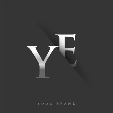 Şirket adı, gümüş rengi ve siyah arkaplan / renk tasarımı için ilk logo harfi YE. İş ve şirket kimliği için vektör logosu.