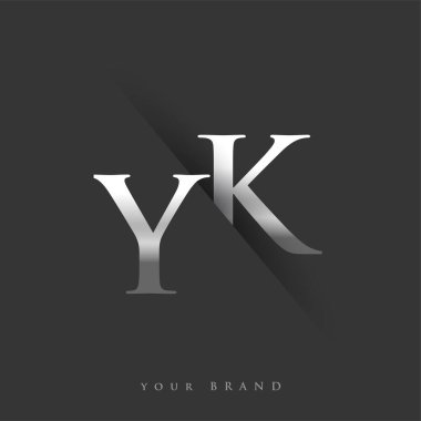 Şirketin adı, gümüş rengi ve siyah arkaplan tasarımının ilk harfi YK. İş ve şirket kimliği için vektör logosu.