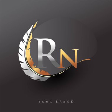 Tüylü Altın ve Gümüş Renkli ilk harf RN logosu, Şirket Adı için Basit ve Temiz Tasarım. İş ve Şirket İçin Vektör Logosu.