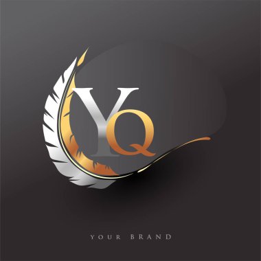 İlk harf YQ logosu, üzerinde Tüylü Altın ve Gümüş Renk, Şirket Adı İçin Basit ve Temiz Tasarım. İş ve Şirket İçin Vektör Logosu.