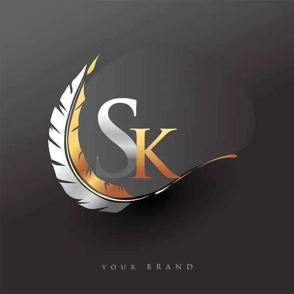 首字母Sk标志与羽毛金银色 公司名称的简单而干净的设计 工商及公司的矢量标志 — 图库矢量图片