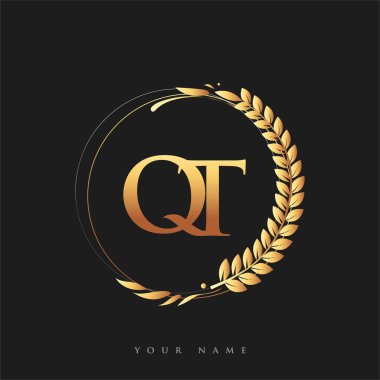 İIk logo harfi QT altın renkli defne ve çelenk, iş ve şirket kimliği için vektör logosu.