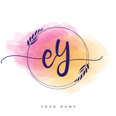 EY ilk el yazısı logosu. El yazısı harfleri. Logo damgası, kadın ve lüks logo tasarımı. Renkli suluboya arka planda izole edilmiş..