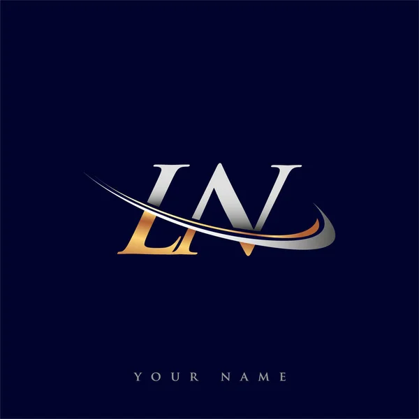 Ln最初的标志公司名称为彩色金色和银色的Swoosh设计 独立于白色背景 企业和公司标识的矢量标识 — 图库矢量图片
