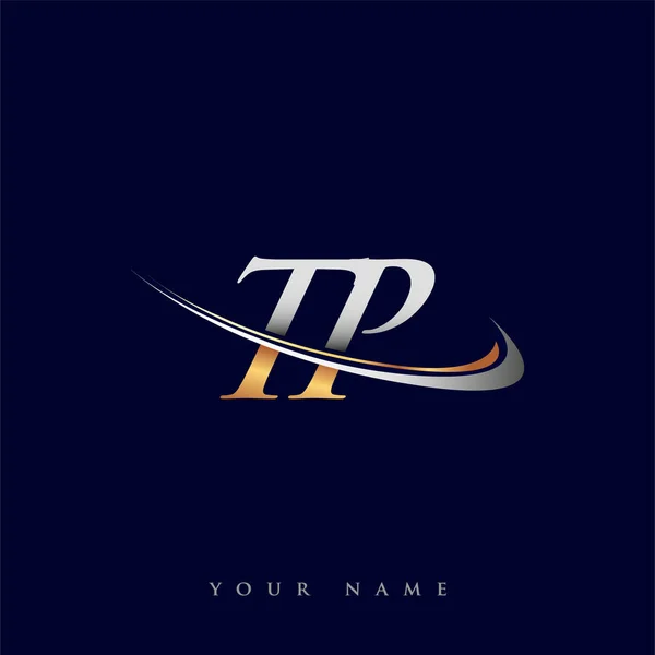 Tp初期ロゴ会社名は 白の背景に隔離された金と銀のスウッシュデザインを着色しました ビジネスと会社のアイデンティティのためのベクトルロゴ — ストックベクタ