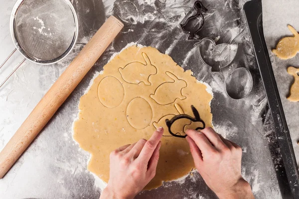 Процесс выпечки печенья дома — стоковое фото