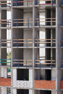 bir apartman binası inşaatı