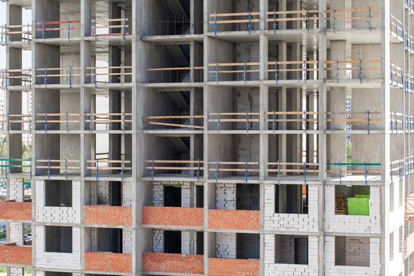 Construcción de una casa de apartamentos — Foto de Stock