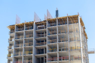 bir apartman binası inşaatı