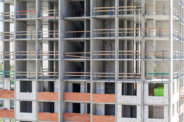 Construcción de una casa de apartamentos — Foto de Stock