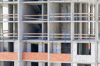 bir apartman binası inşaatı