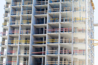 bir apartman binası inşaatı