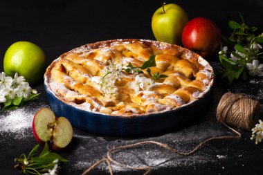 lezzetli ev yapımı elma pasta