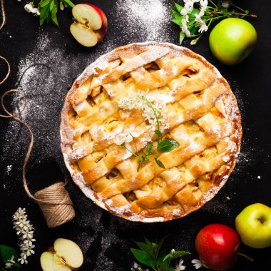 lezzetli ev yapımı elma pasta