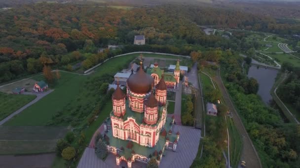 Вид с воздуха на собор Святого Пантелеимона в Киеве — стоковое видео