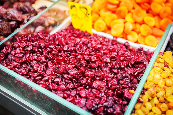 Verschiedene Trockenfrüchte auf dem Mahane Yehuda Markt. — Stockfoto