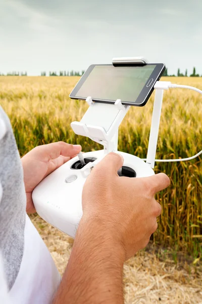 Unmanned copter. Man controls quadrocopter flight. — Stock Photo, Image