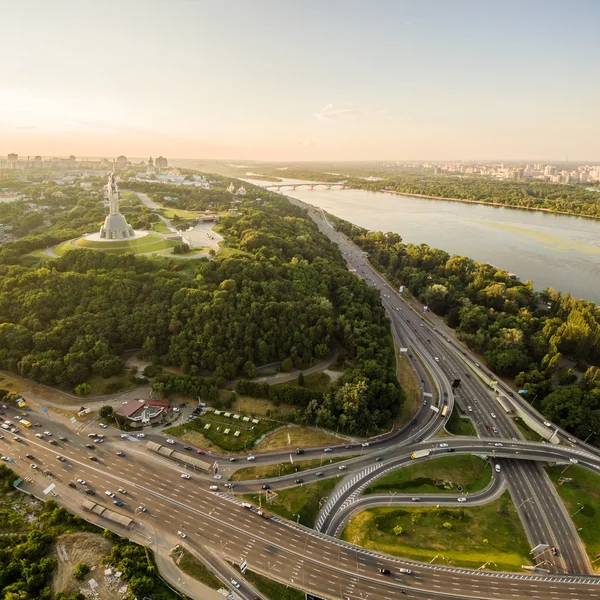 Paton Köprüsü'nden Kiev şehir panoraması. Havadan görünümü. — Stok fotoğraf