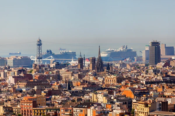 Panorama del horizonte de Barcelona en la hora azul — Foto de Stock
