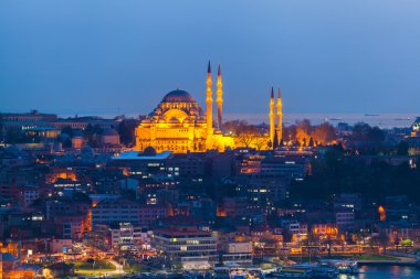 Istanbul'dan deniz alacakaranlıkta manzarası. Seyahat Türkiye