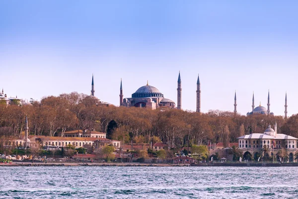 Istambul Vista do mar. Hagia Sophia. Viagem Turquia — Fotografia de Stock