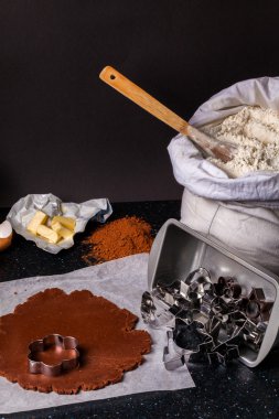 Çikolatalı kek shortcrust temel pasta pişirme işlemi.