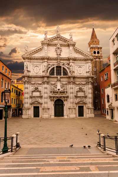 Campo en Chiesa di San Moisè in sunrise. Venetië. Italië — Stockfoto