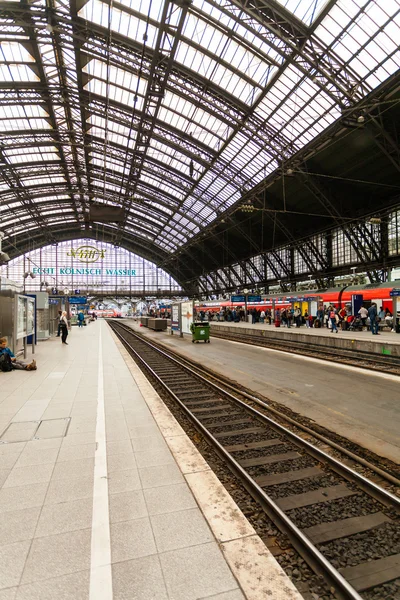 Köln, Almanya Merkez tren istasyonu platformu — Stok fotoğraf