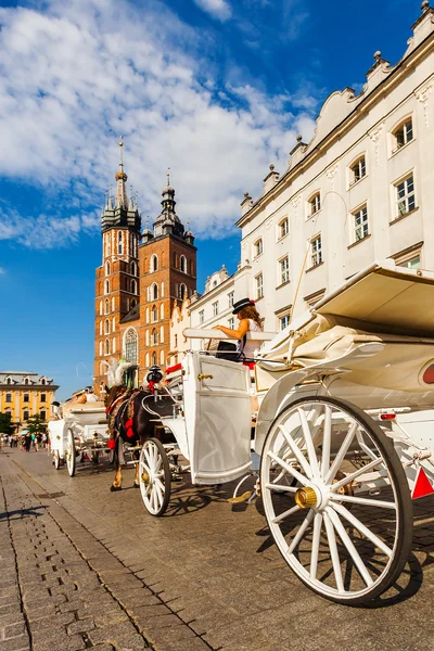 A Szent Mária templom, a fő piactértől. Krakkó. — Stock Fotó