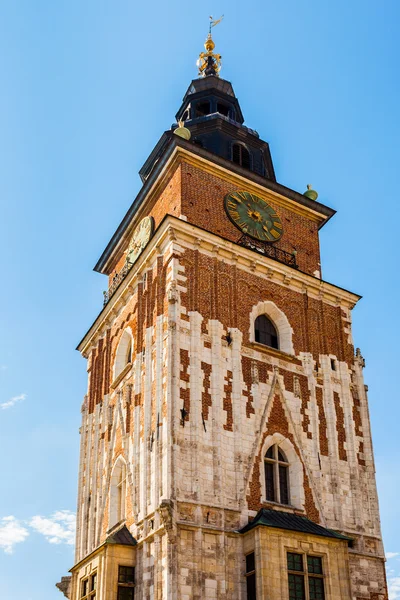Готическая ратуша с часами в Кракове, Польша — стоковое фото