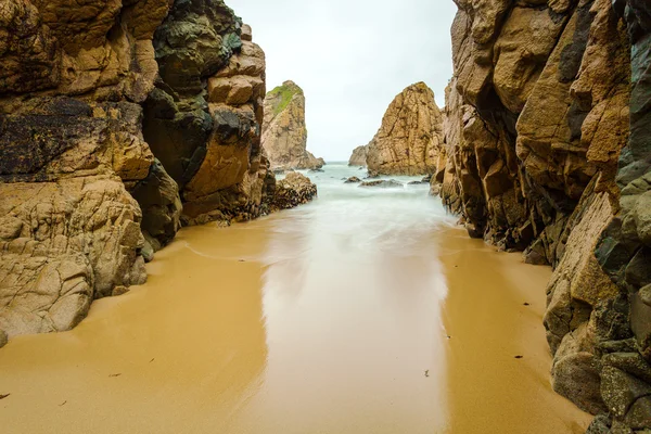 Playa aislada Ursa en la costa atlántica cerca del Cabo Roca — Foto de Stock